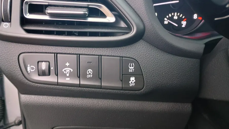 HYUNDAI i30 -