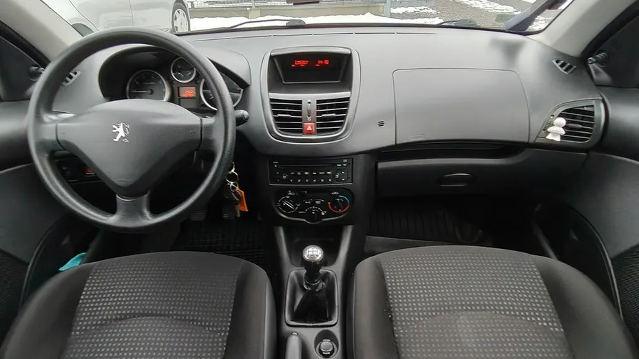 PEUGEOT 206+ -