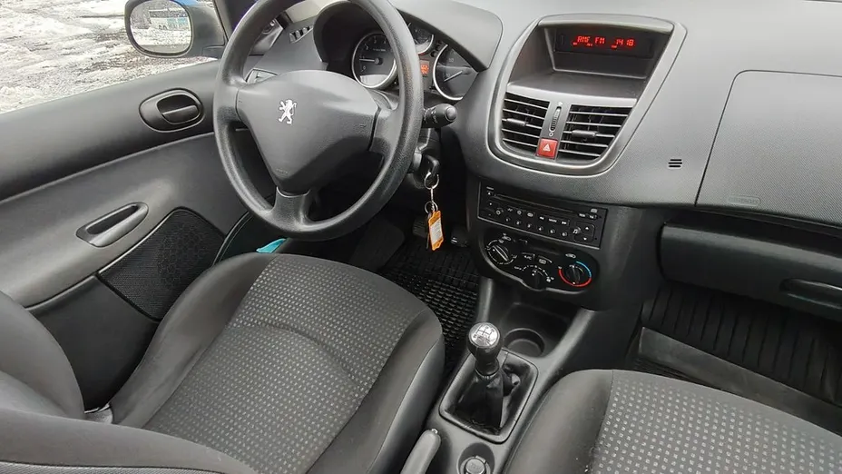 PEUGEOT 206+ -