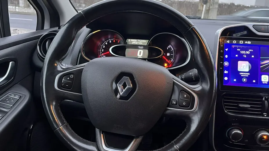 RENAULT Clio -
