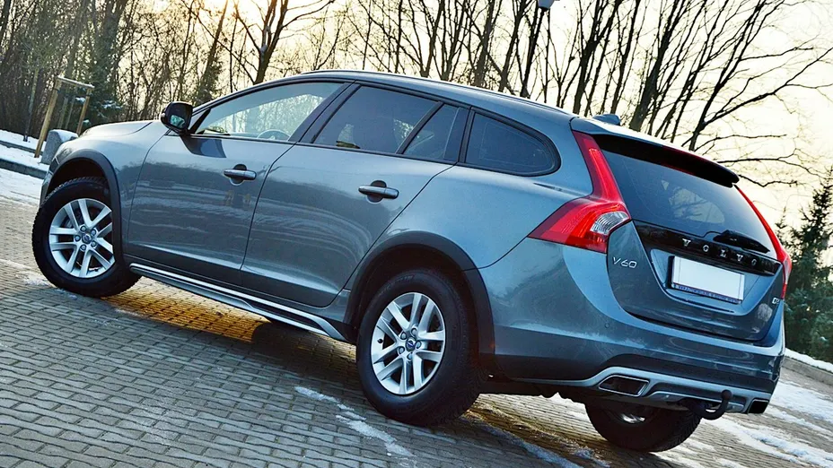 VOLVO V60 -
