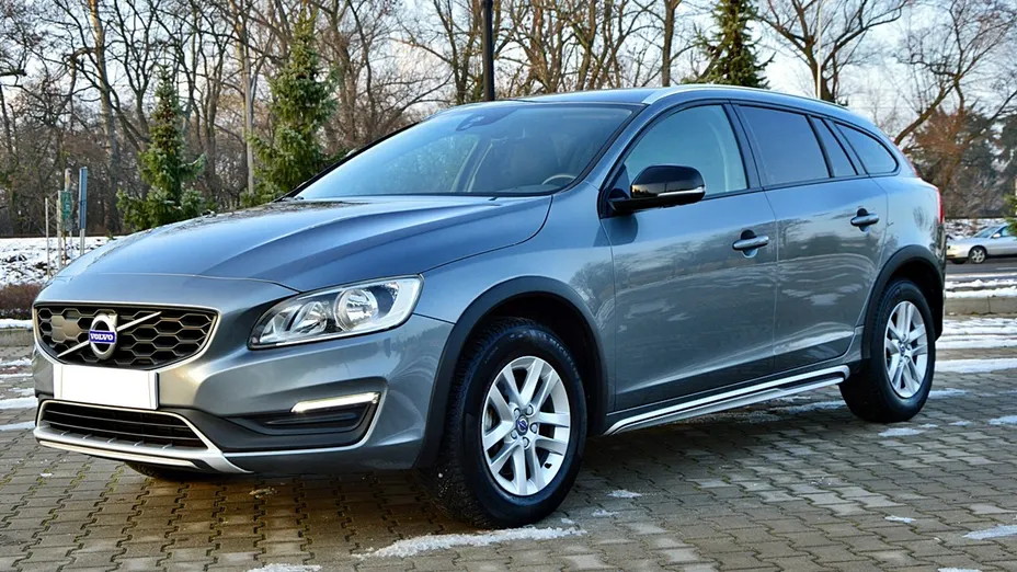 VOLVO V60 -