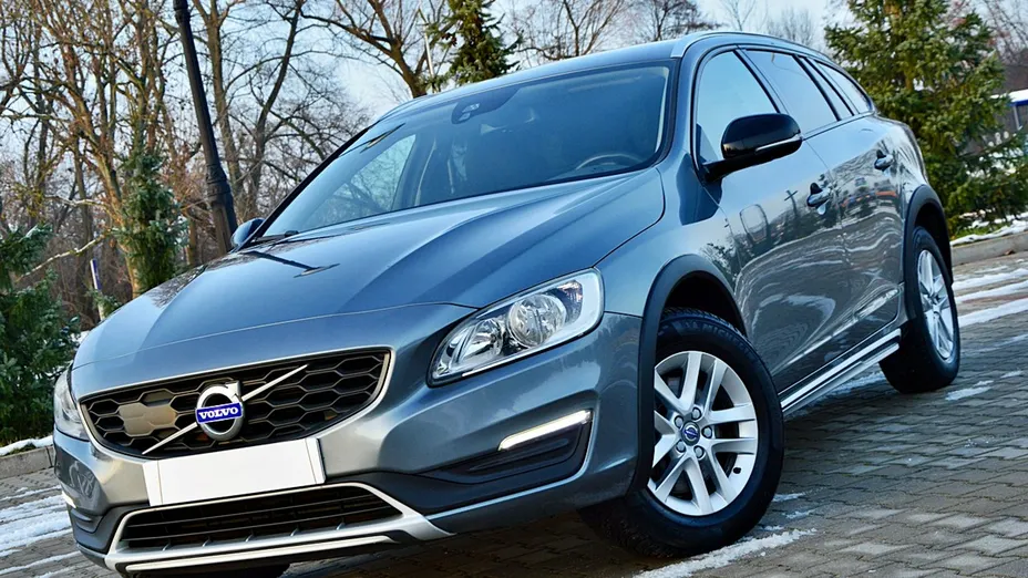 VOLVO V60 -