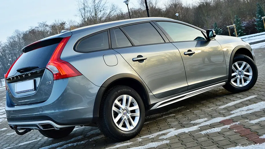 VOLVO V60 -