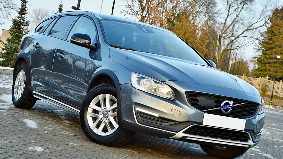 VOLVO V60 -
