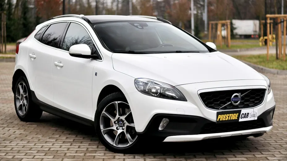 VOLVO V40 -