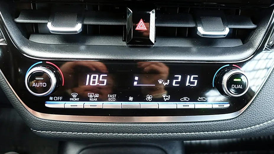 TOYOTA Corolla -