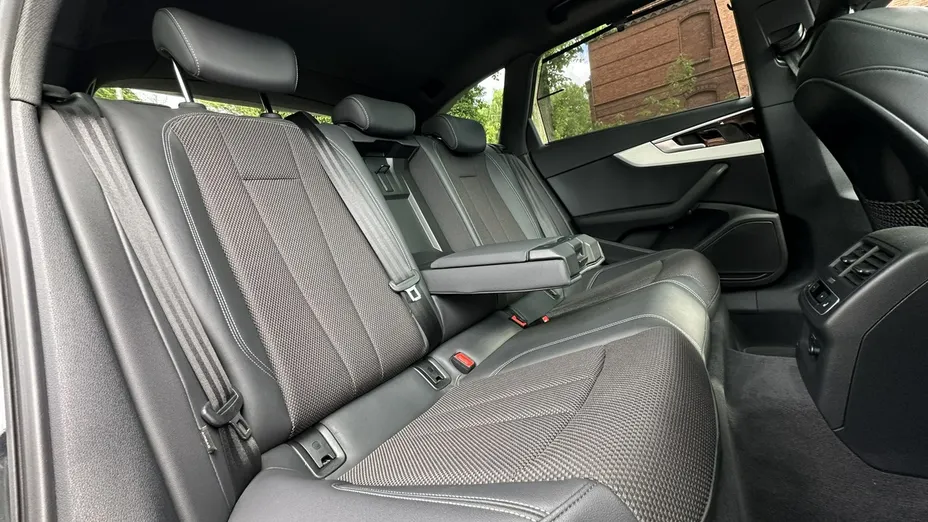AUDI A4 -