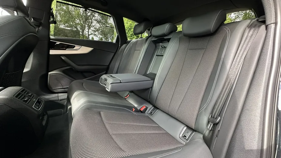 AUDI A4 -