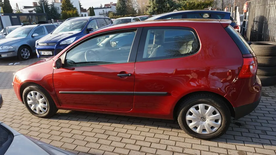 VOLKSWAGEN Golf -