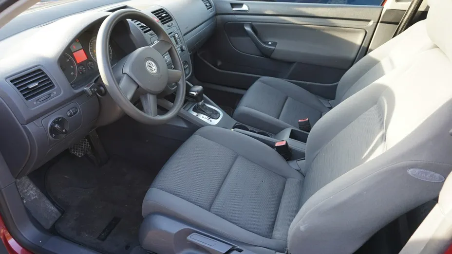 VOLKSWAGEN Golf -