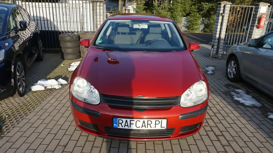 VOLKSWAGEN Golf -