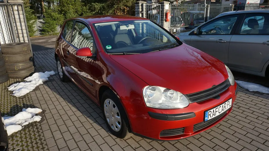 VOLKSWAGEN Golf -