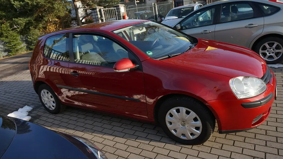 VOLKSWAGEN Golf -