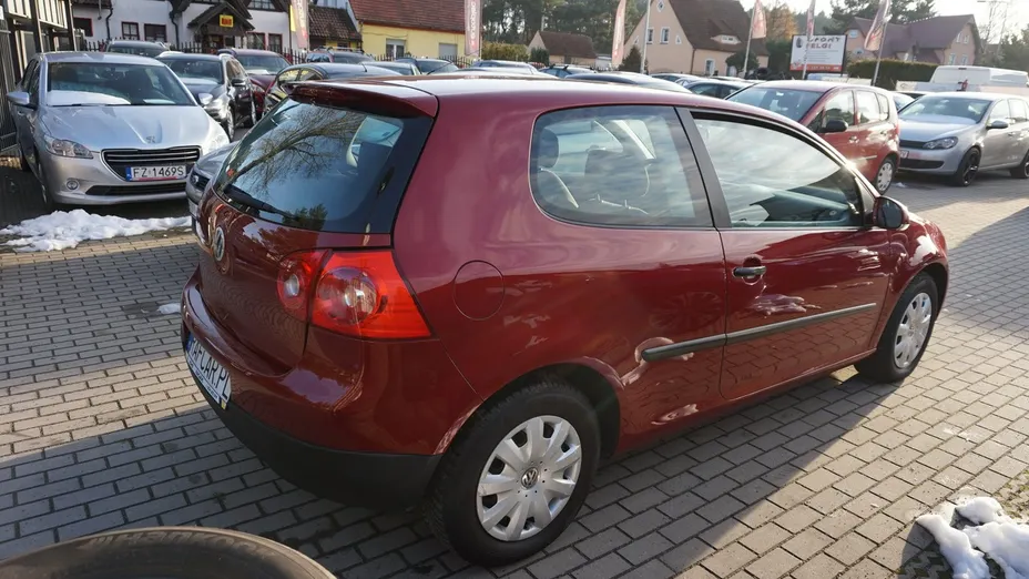 VOLKSWAGEN Golf -