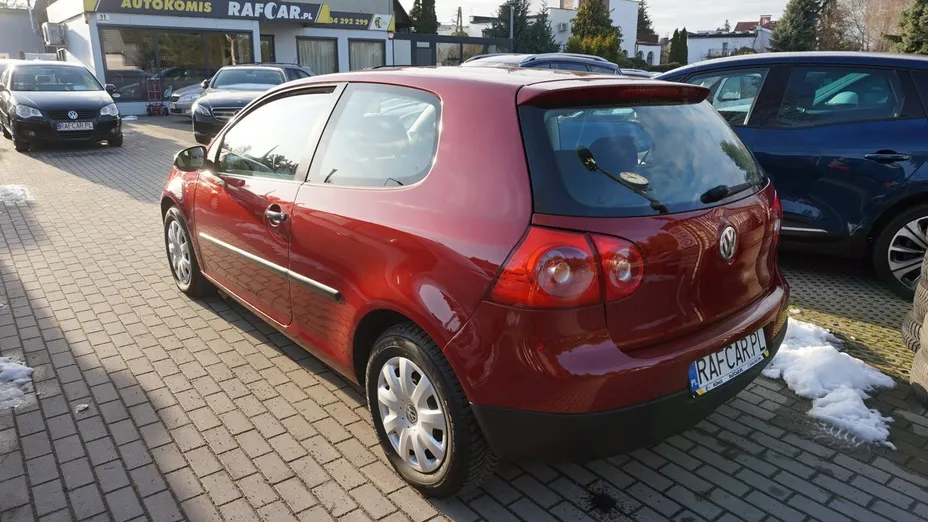 VOLKSWAGEN Golf -