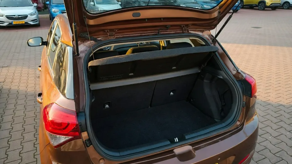 HYUNDAI i20 -
