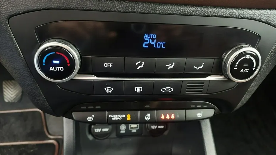 HYUNDAI i20 -