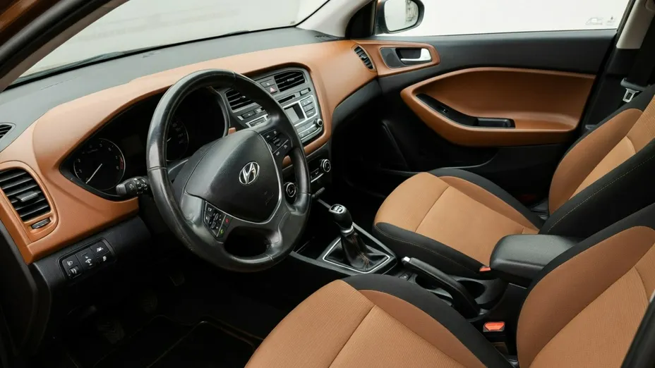 HYUNDAI i20 -