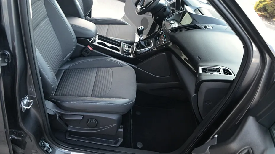FORD Kuga -