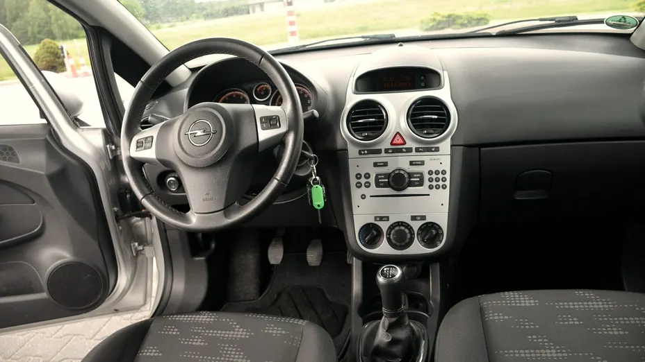 OPEL Corsa -