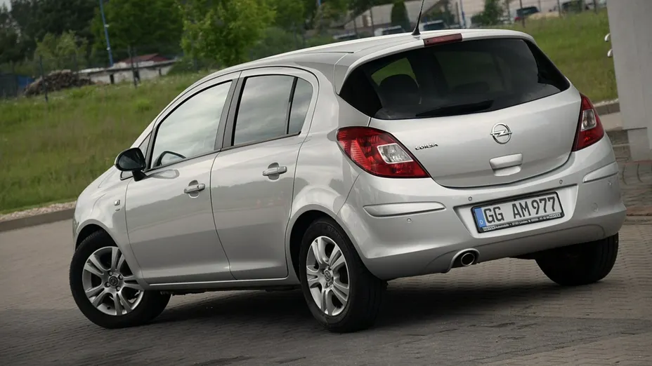 OPEL Corsa -