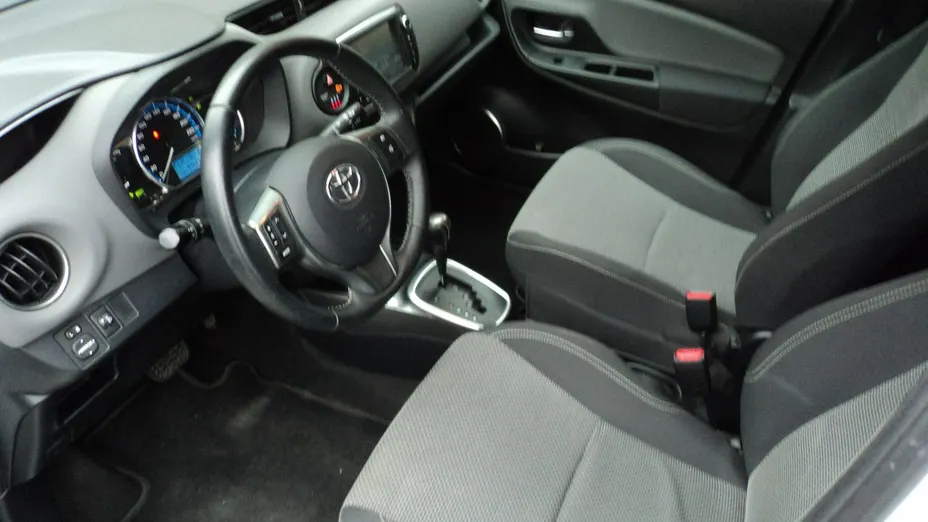 TOYOTA Yaris -