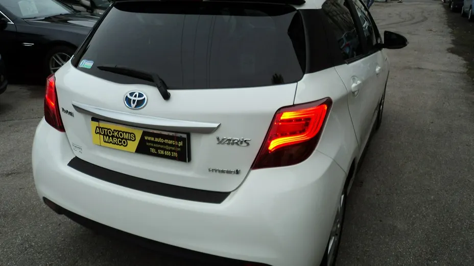 TOYOTA Yaris -