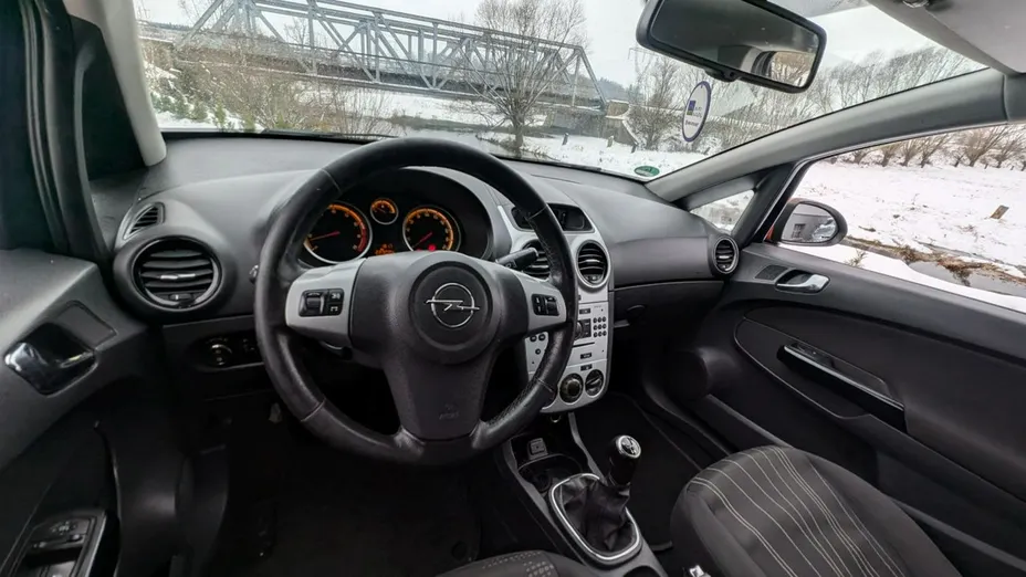 OPEL Corsa -