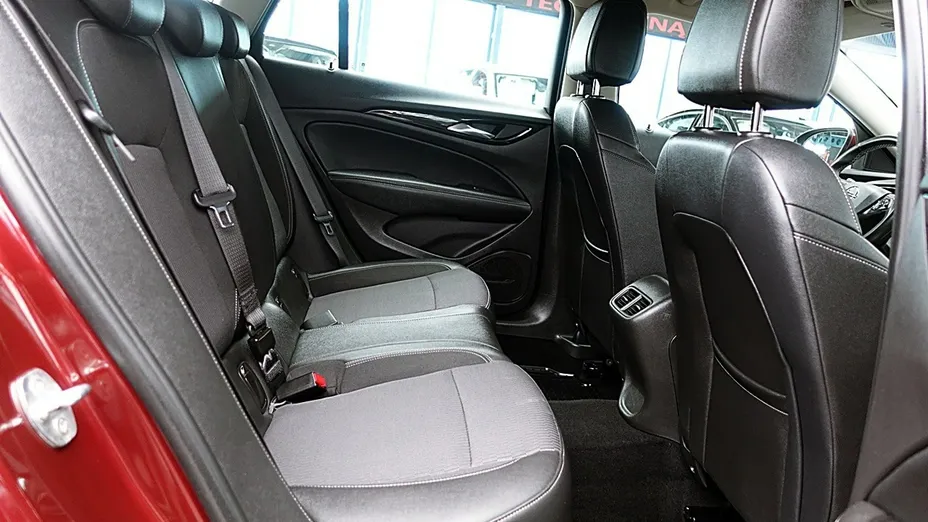 OPEL Insignia -