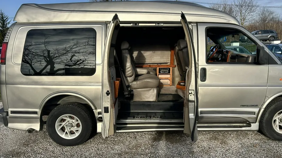 GMC Savana -
