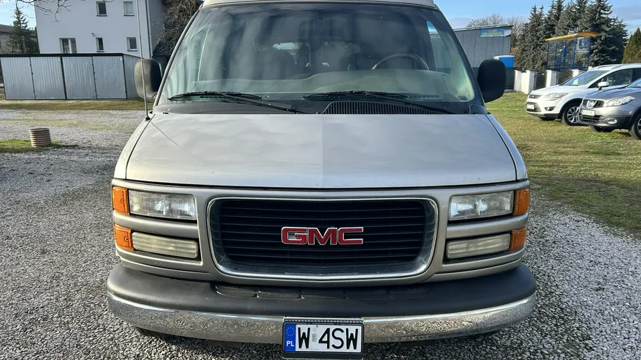 GMC Savana -