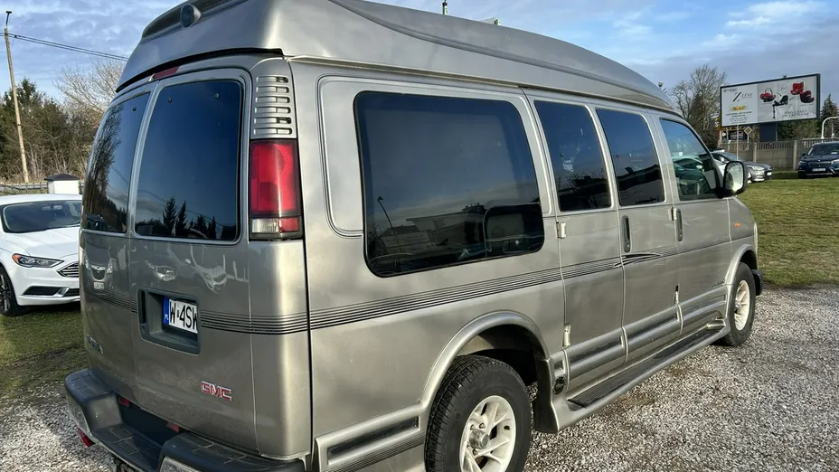 GMC Savana -