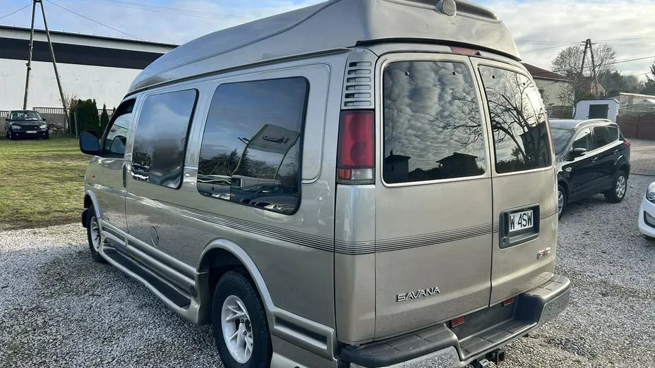 GMC Savana -