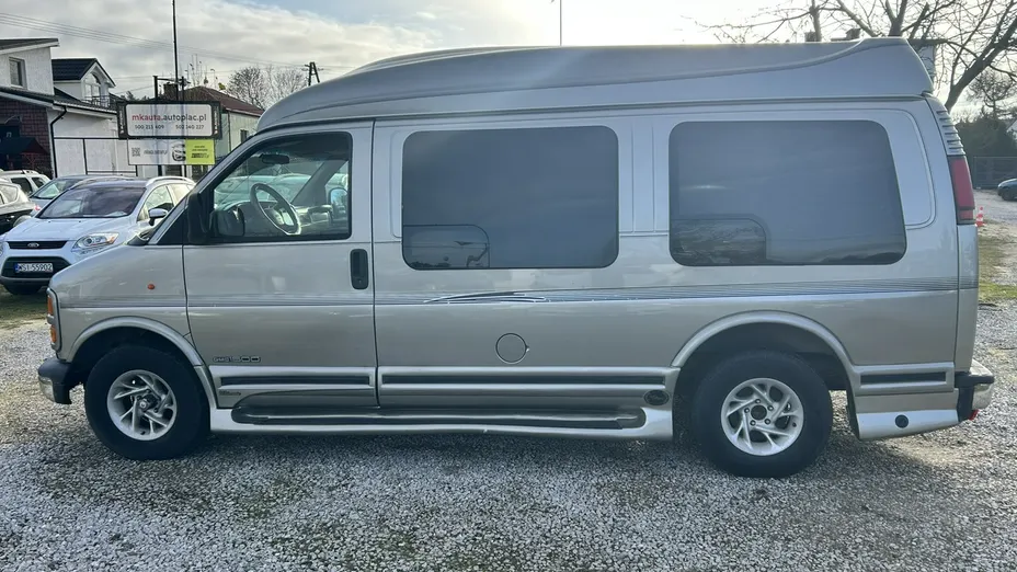 GMC Savana -