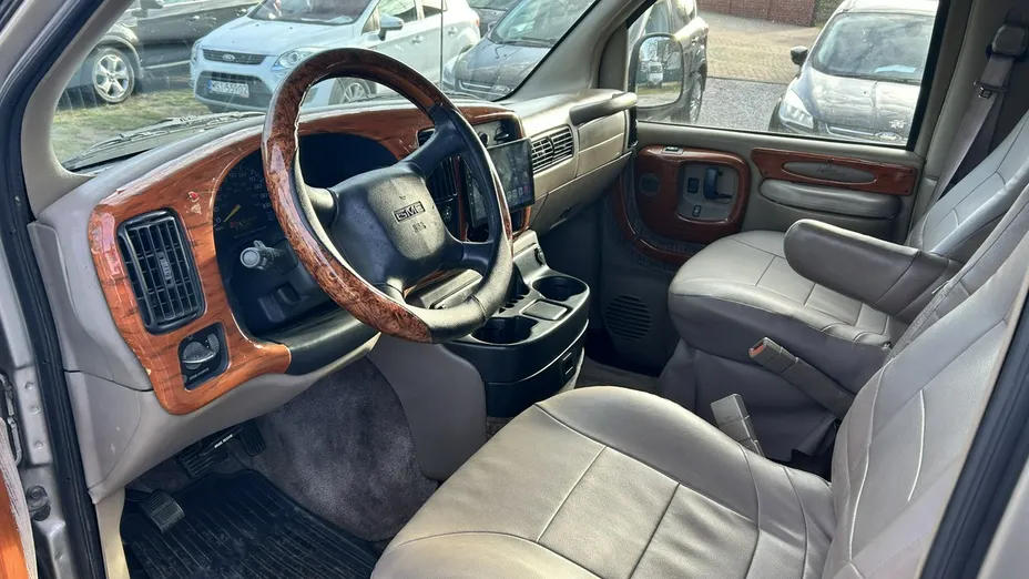 GMC Savana -