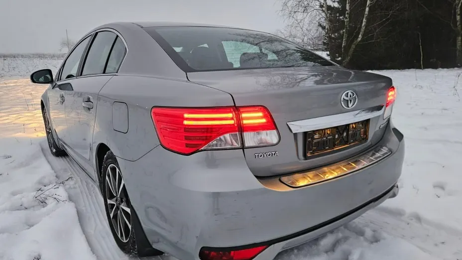 TOYOTA Avensis -