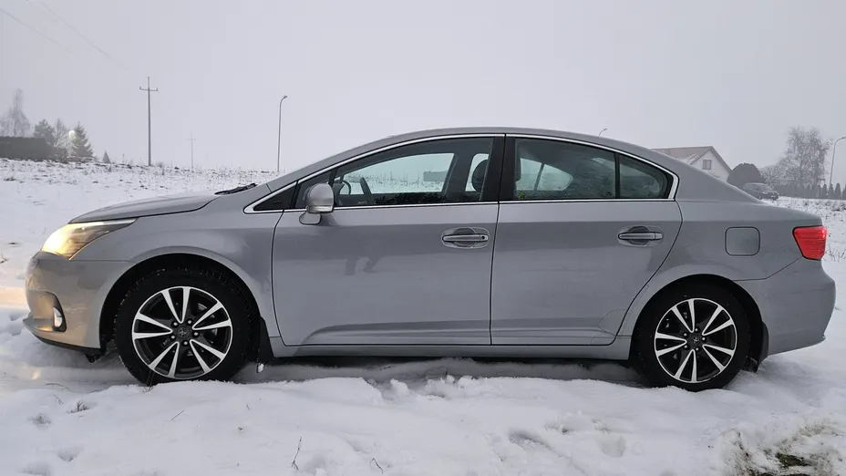 TOYOTA Avensis -