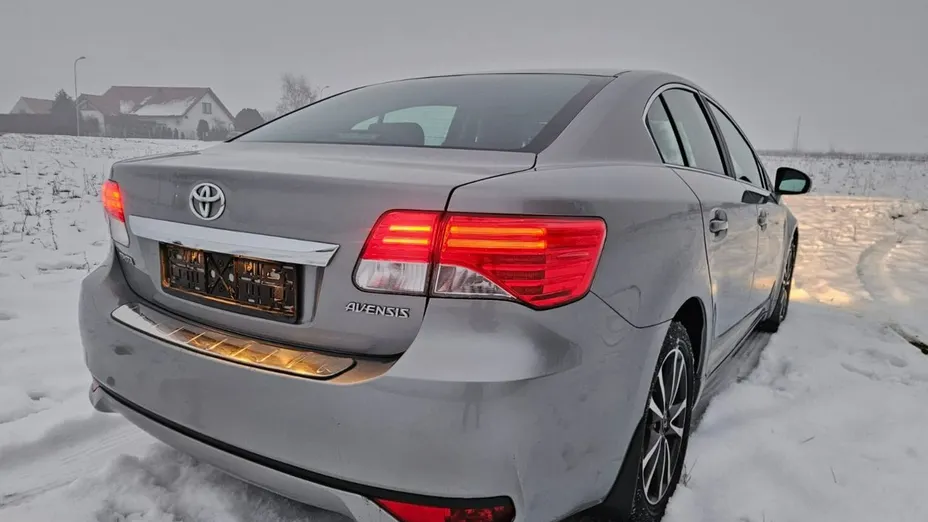 TOYOTA Avensis -