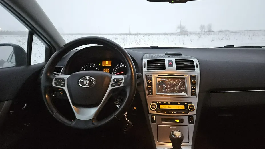 TOYOTA Avensis -