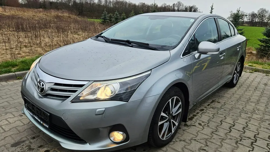 TOYOTA Avensis -