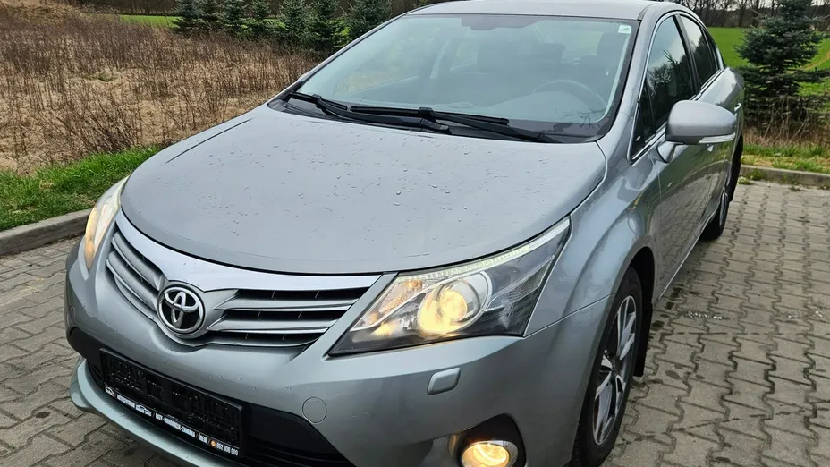 TOYOTA Avensis -