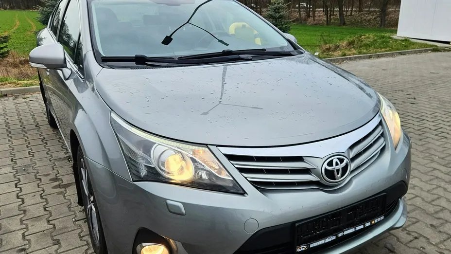 TOYOTA Avensis -