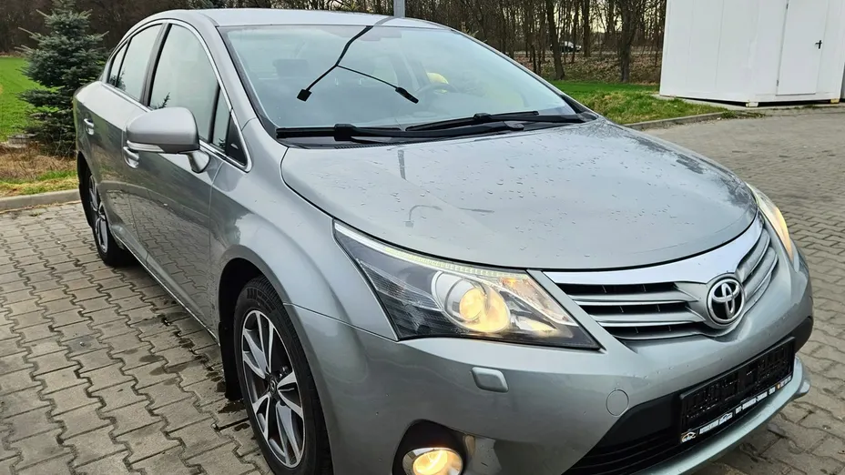 TOYOTA Avensis -