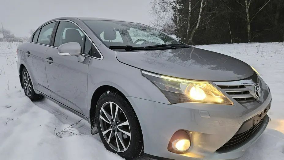 TOYOTA Avensis -