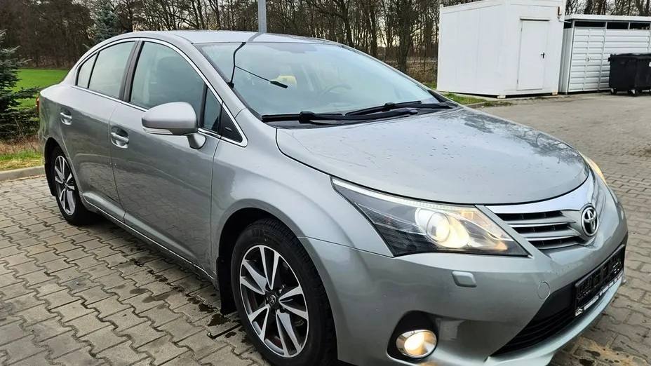 TOYOTA Avensis -