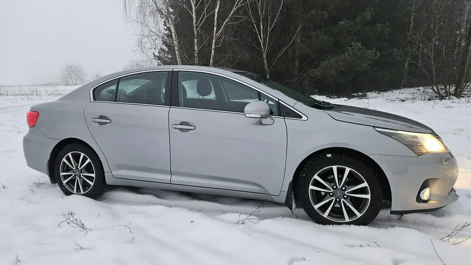 TOYOTA Avensis -