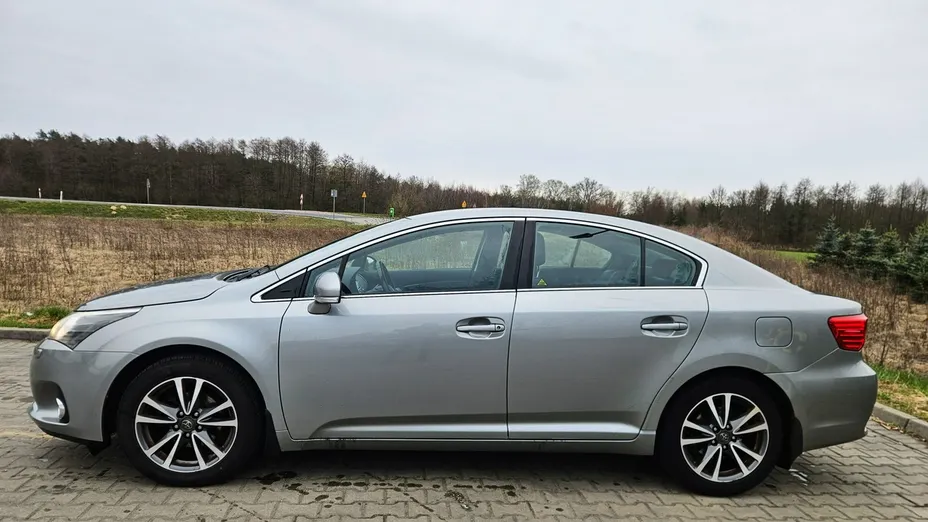 TOYOTA Avensis -