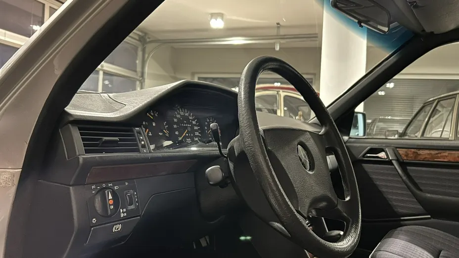 MERCEDES-BENZ 124 -