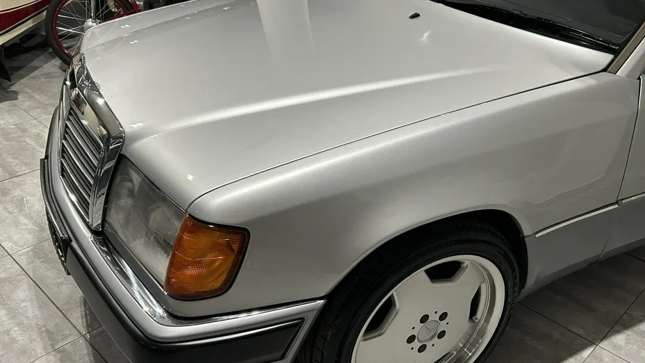 MERCEDES-BENZ 124 -